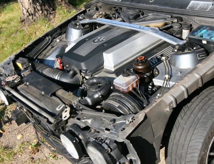 V8motorraum02